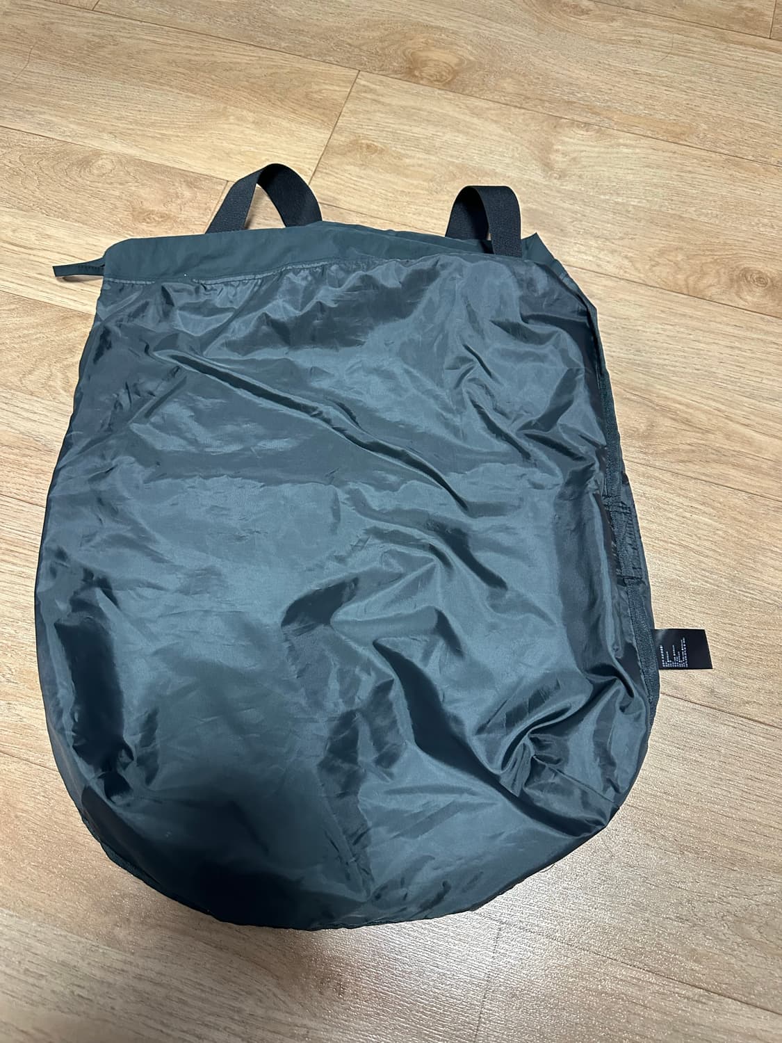 유니클로 U 드로우스트링 숄더백 블랙 상품이미지4