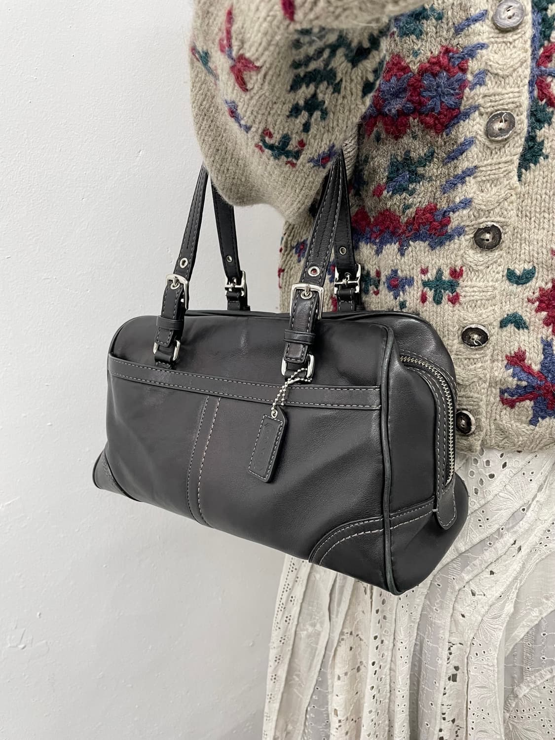 코치 블랙 레더 버클백 상품이미지5