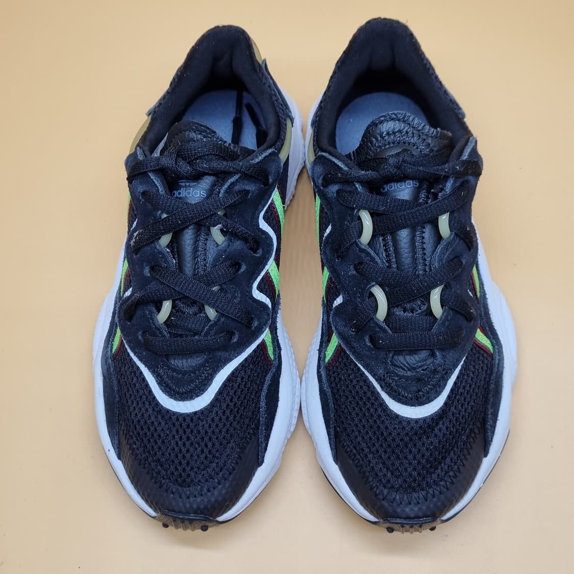 아디다스 오즈위고 블랙형광 운동화225. 상품이미지2