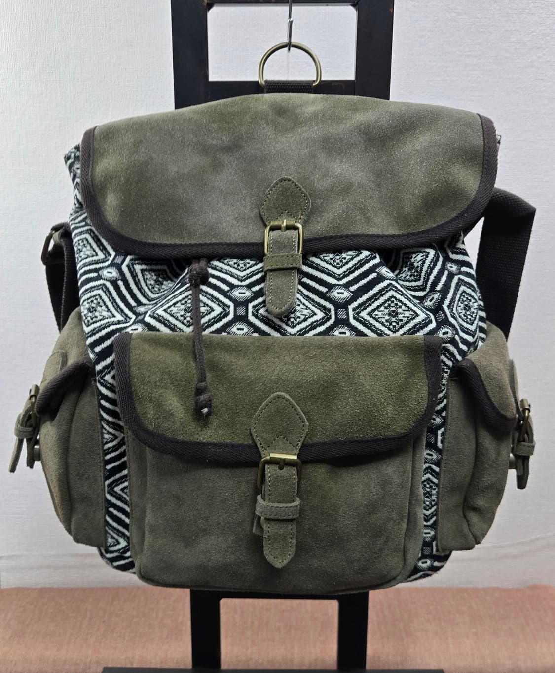 써스데이아일랜드  블랙 앤 화이트 패턴 숄더 크로스백 상품이미지2