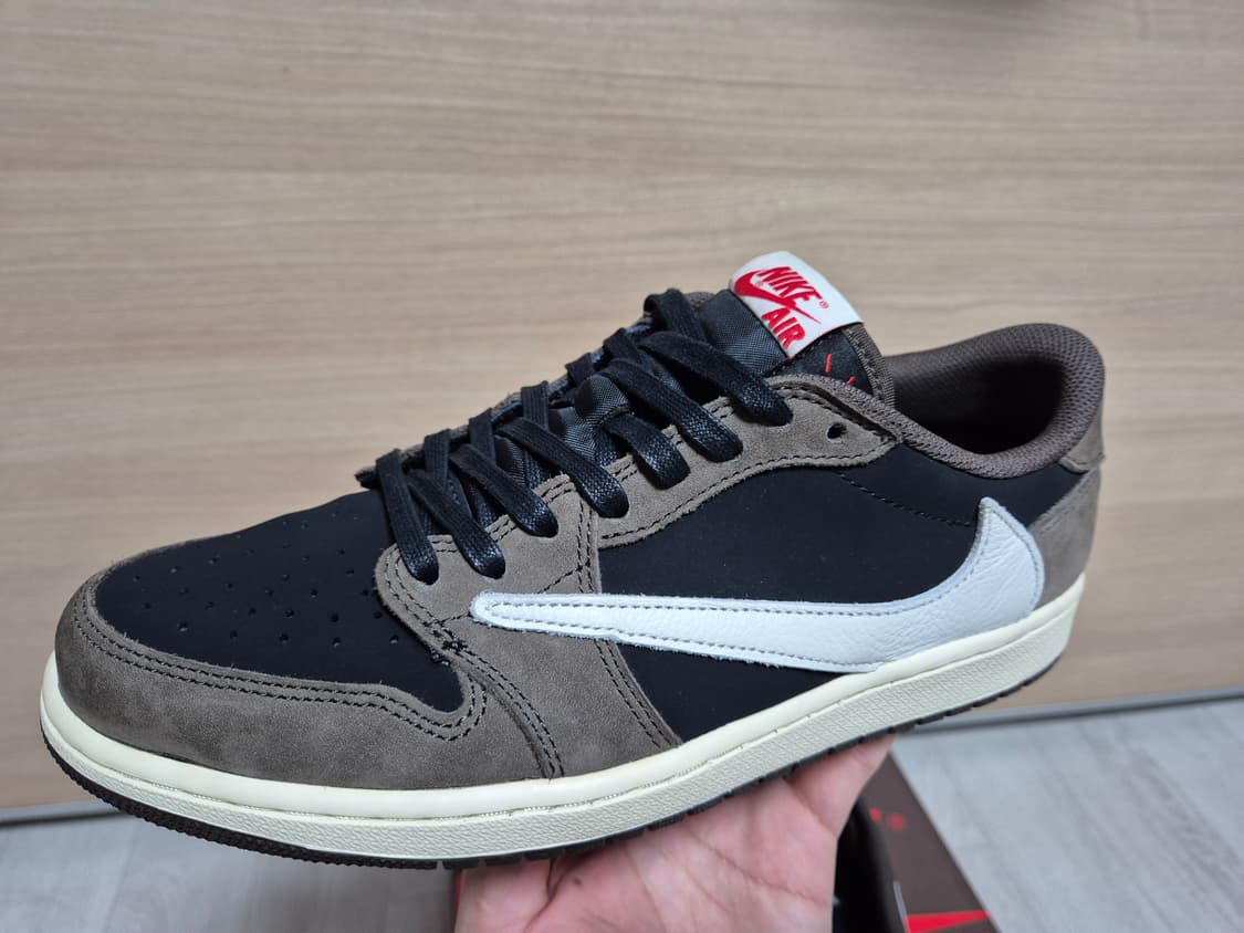 나이키 조던1 로우 트래비스 스캇 OG 모카 Tavis Scott 상품이미지3