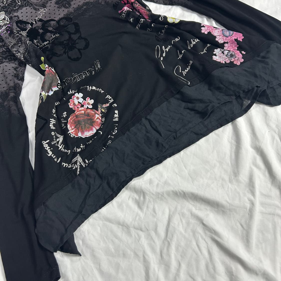 [Desigual] 데시구알 오리엔탈 플라워 브이넥 롱슬리브 상품이미지3