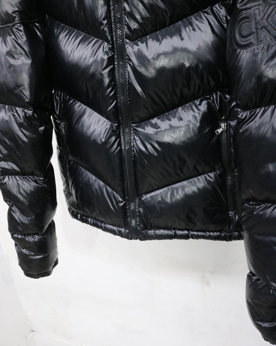 캘빈 클라인 유광 패딩 상품이미지3