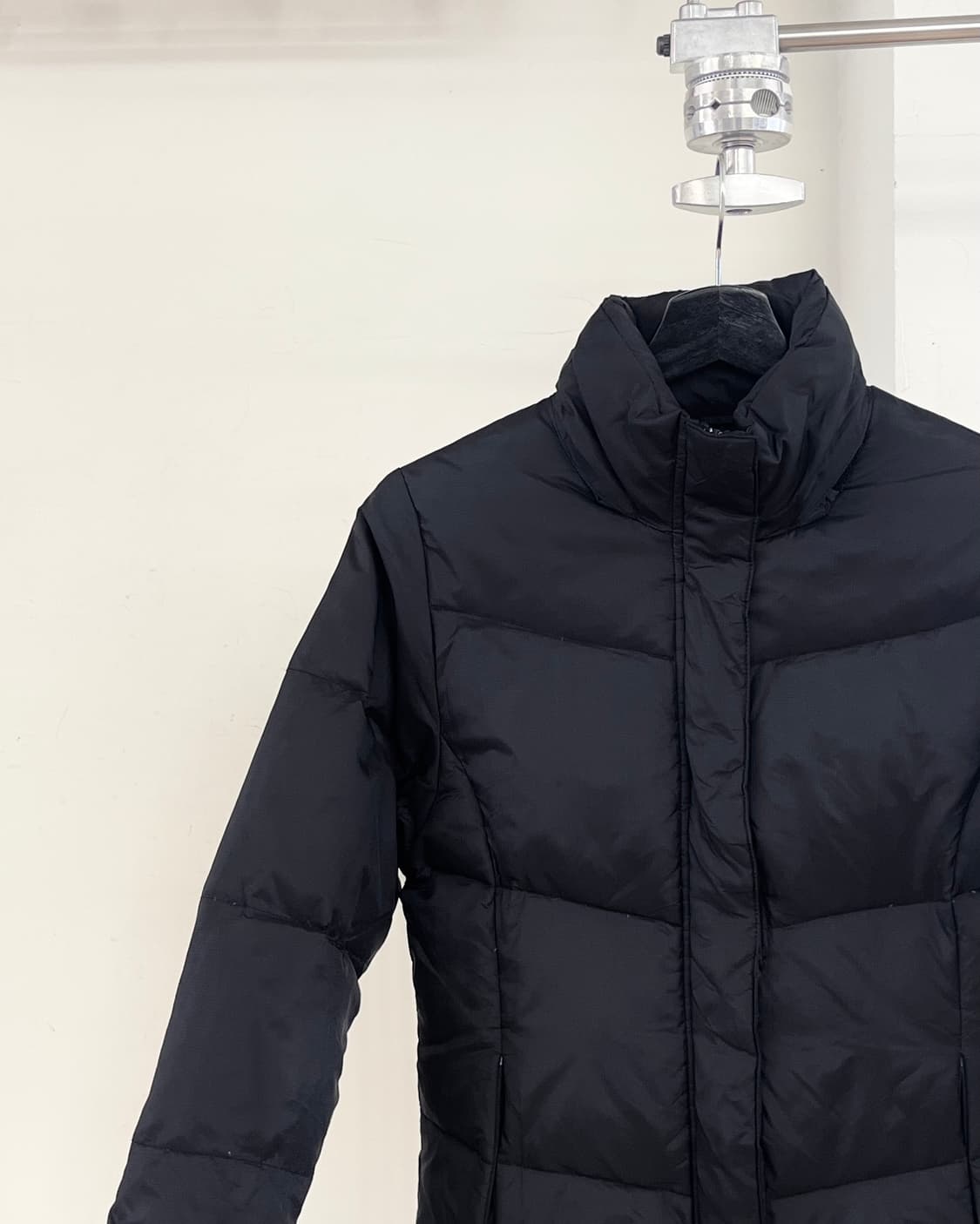 베르사체 블랙 스탠드업 칼라 퍼퍼 자켓 상품이미지3