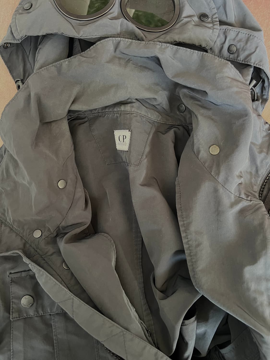 CP컴퍼니 남성 차콜그레이 고글후드점퍼 고글자켓 상품이미지5