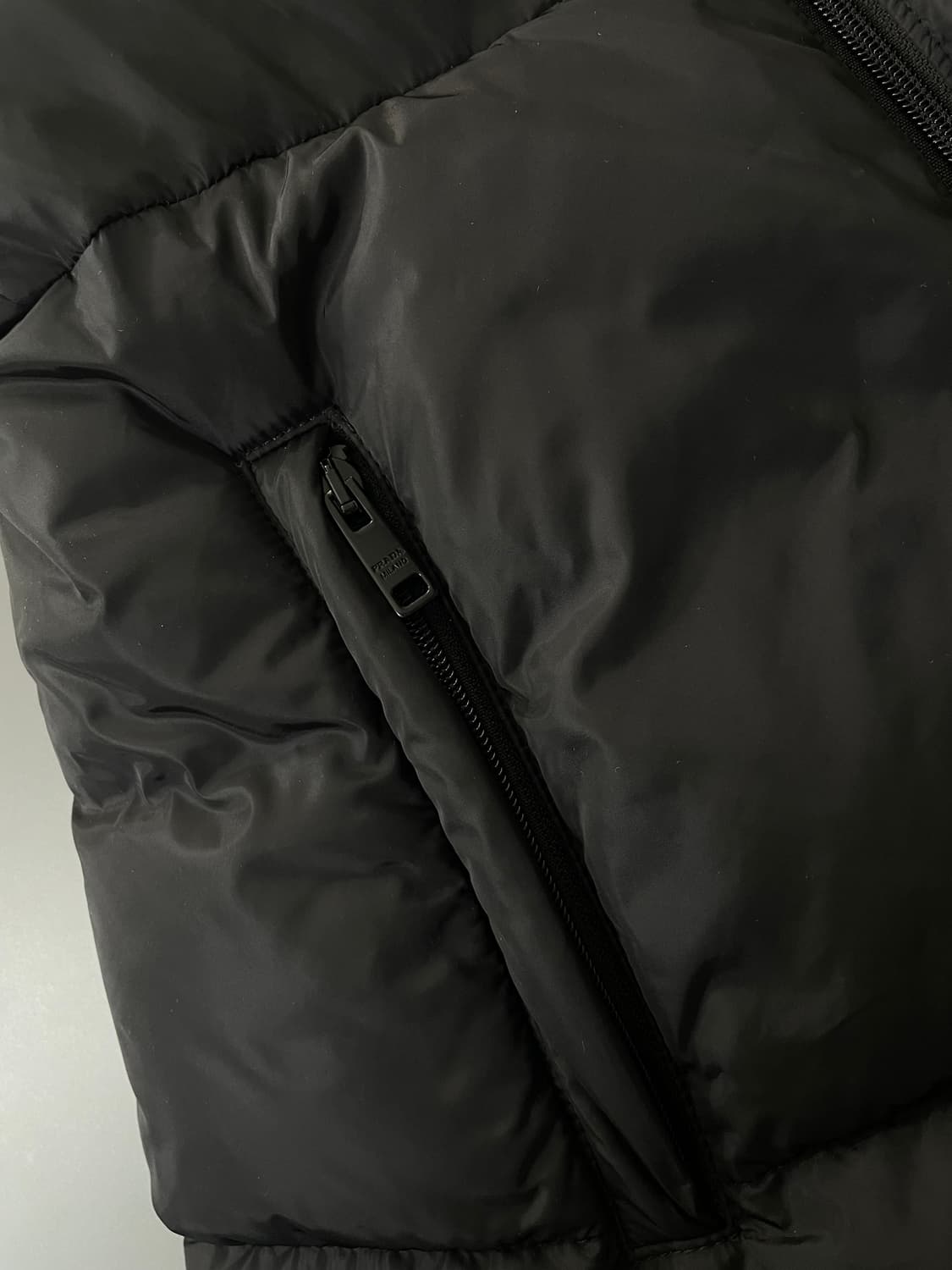 [42] 프라다 삼각로고 리나일론 여성 패딩 점퍼 상품이미지7