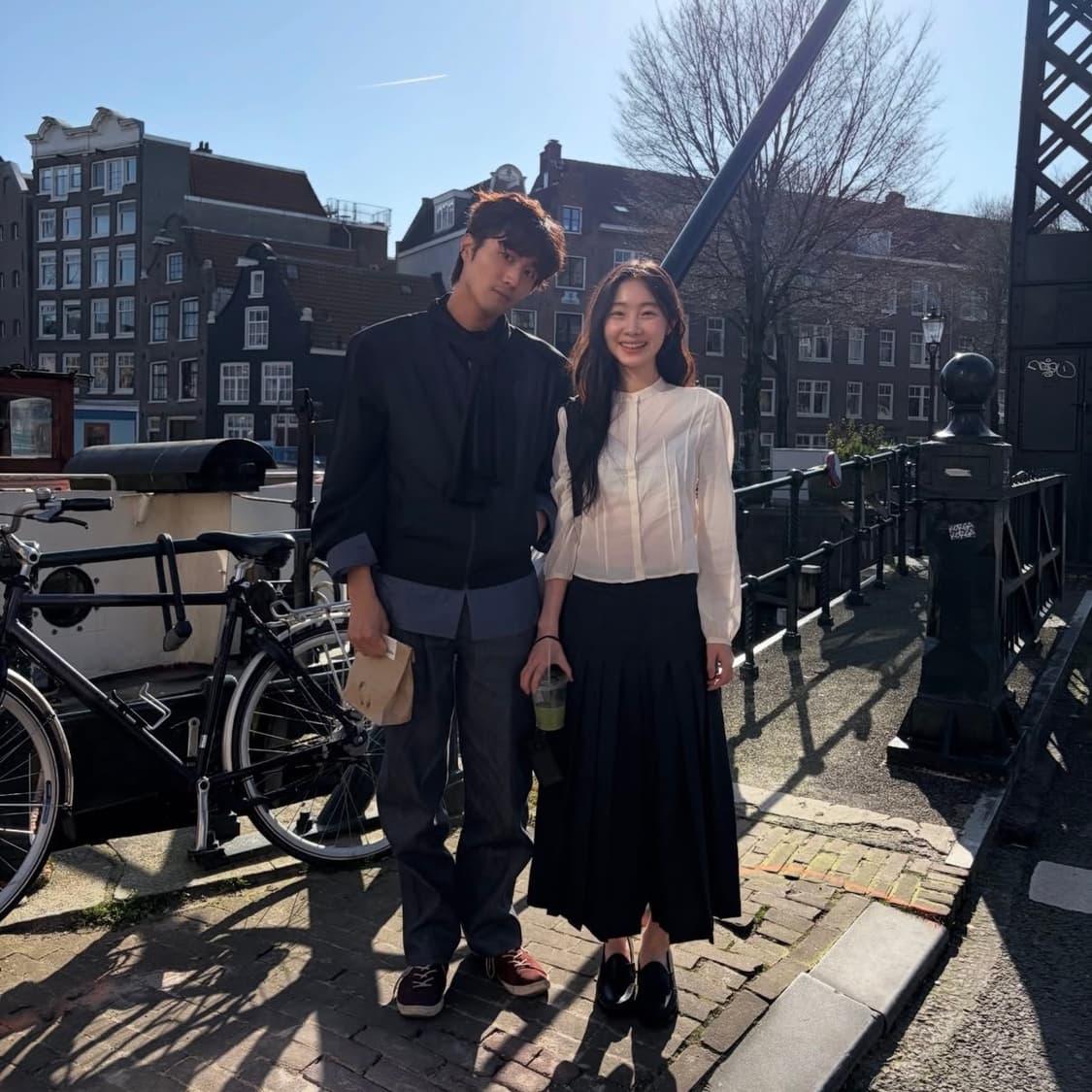 아모멘토 핀턱 슬림 셔츠 상품이미지2