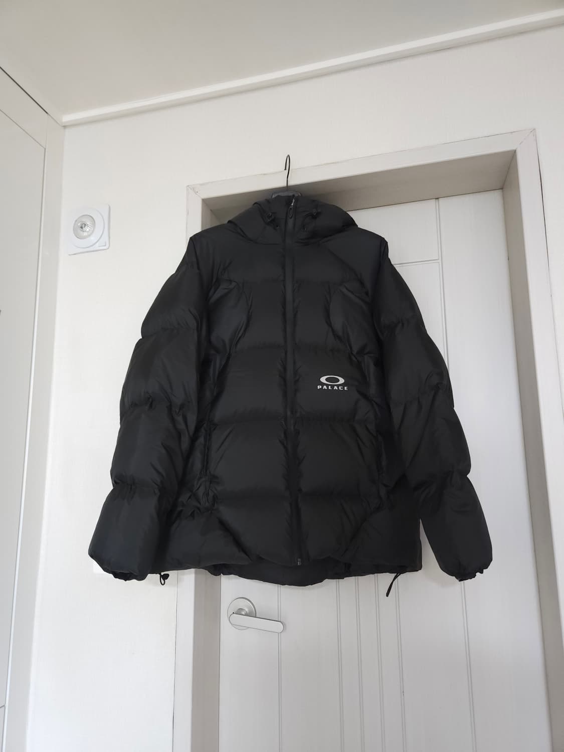 [ L ]  팔라스 X 오클리 푸파 패딩 블랙 상품이미지8