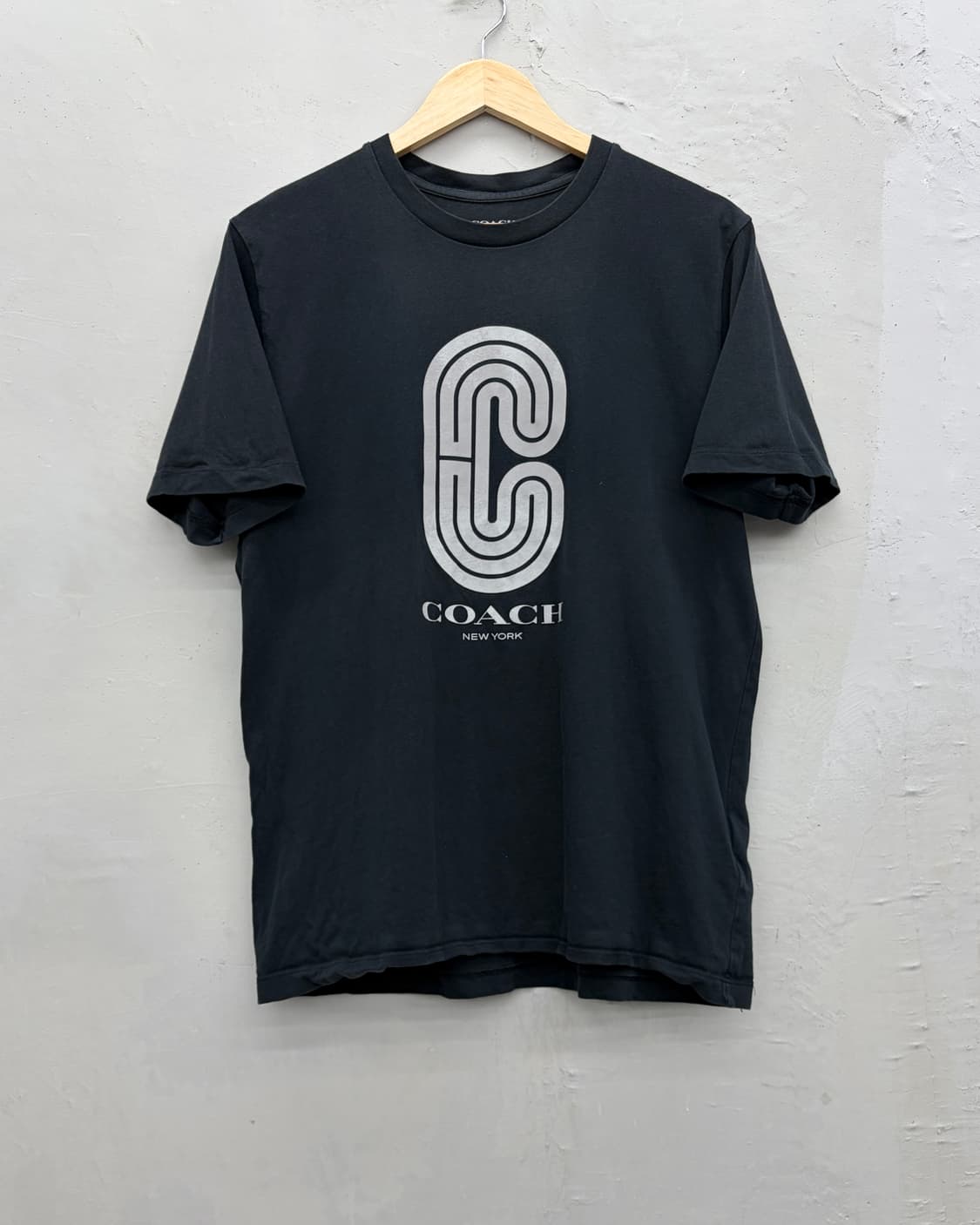 코치 베이직 C로고 티셔츠 상품이미지1