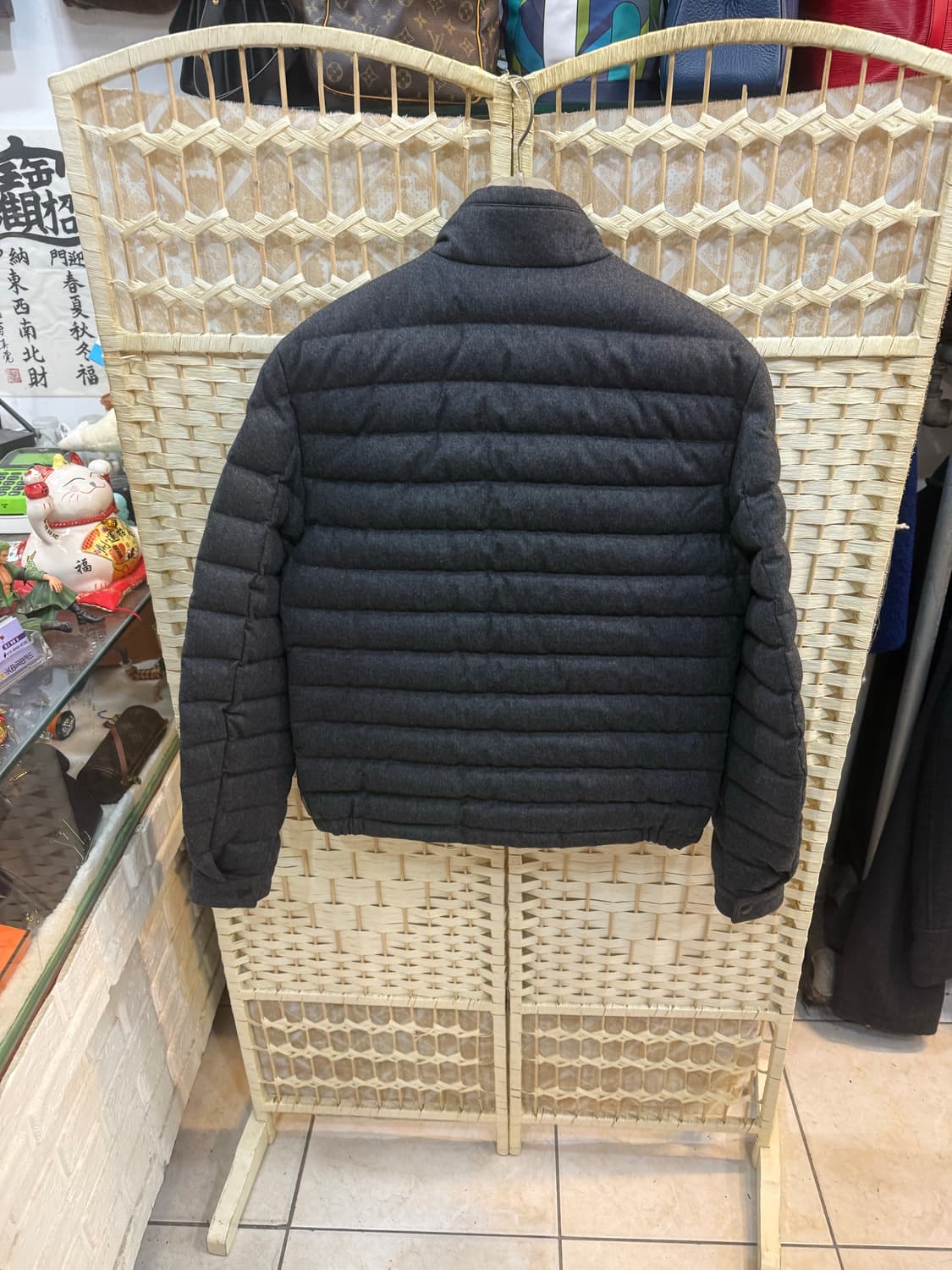 2/100 정품 몽클레어 DELABOST 패딩 팝니다 상품이미지9