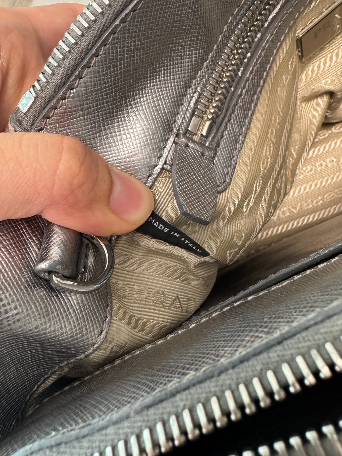 프라다 갤러리아백 실버컬러 스몰사이즈 상품이미지7