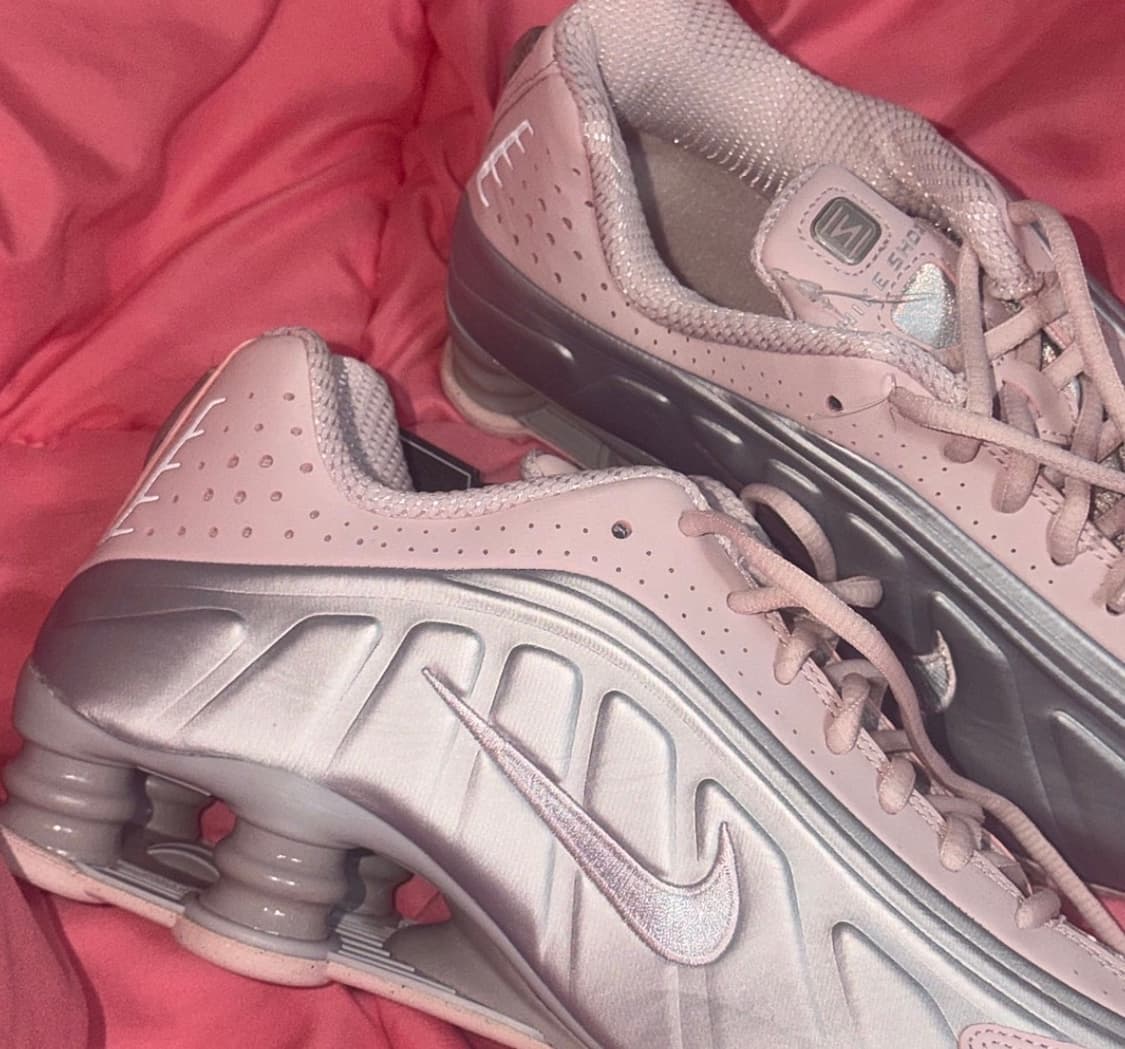 나이키 샥스 R4 베얼리 로즈 240 상품이미지1