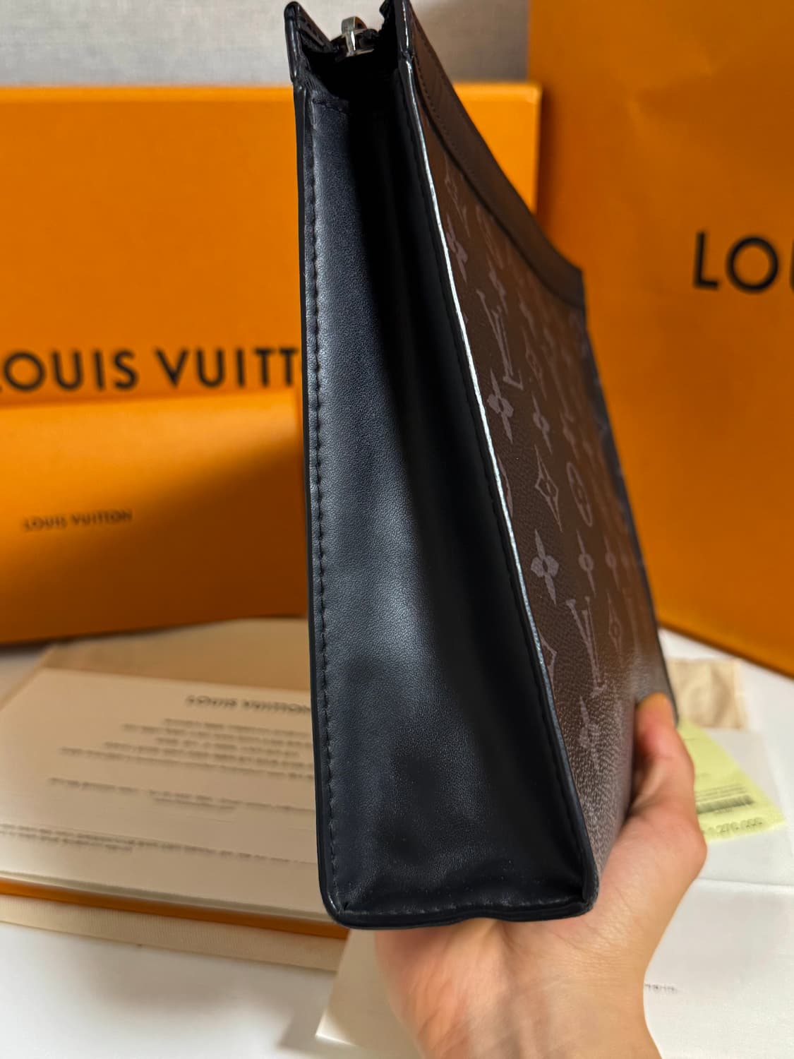 [당일배송/새상품급] 루이비통 포쉐트 보야주 MM 블랙 클러치백 상품이미지5