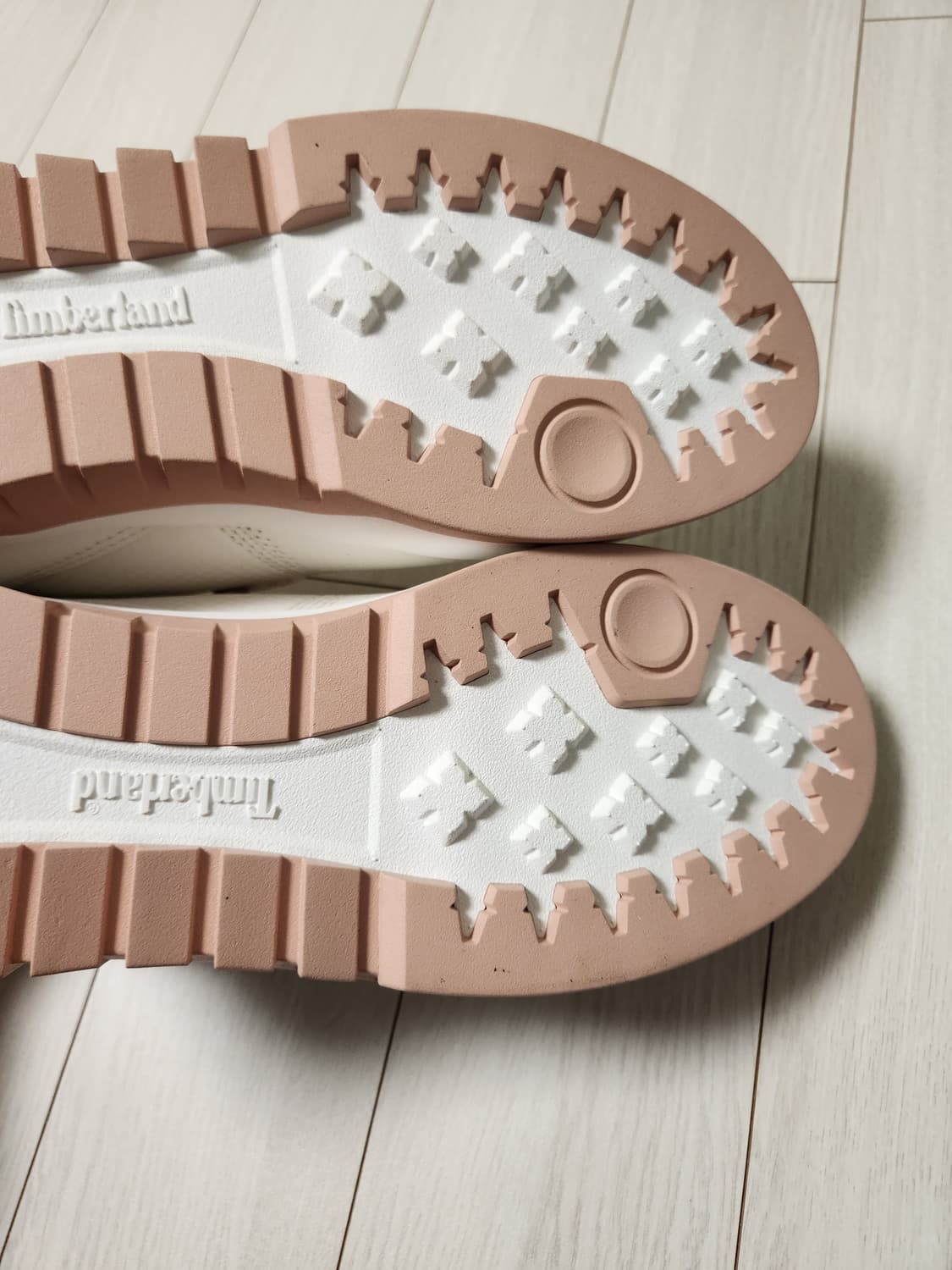 새상품) 팀버랜드 Supaway 페브릭 스니커즈 사이즈245

택만 띤  상품이미지4