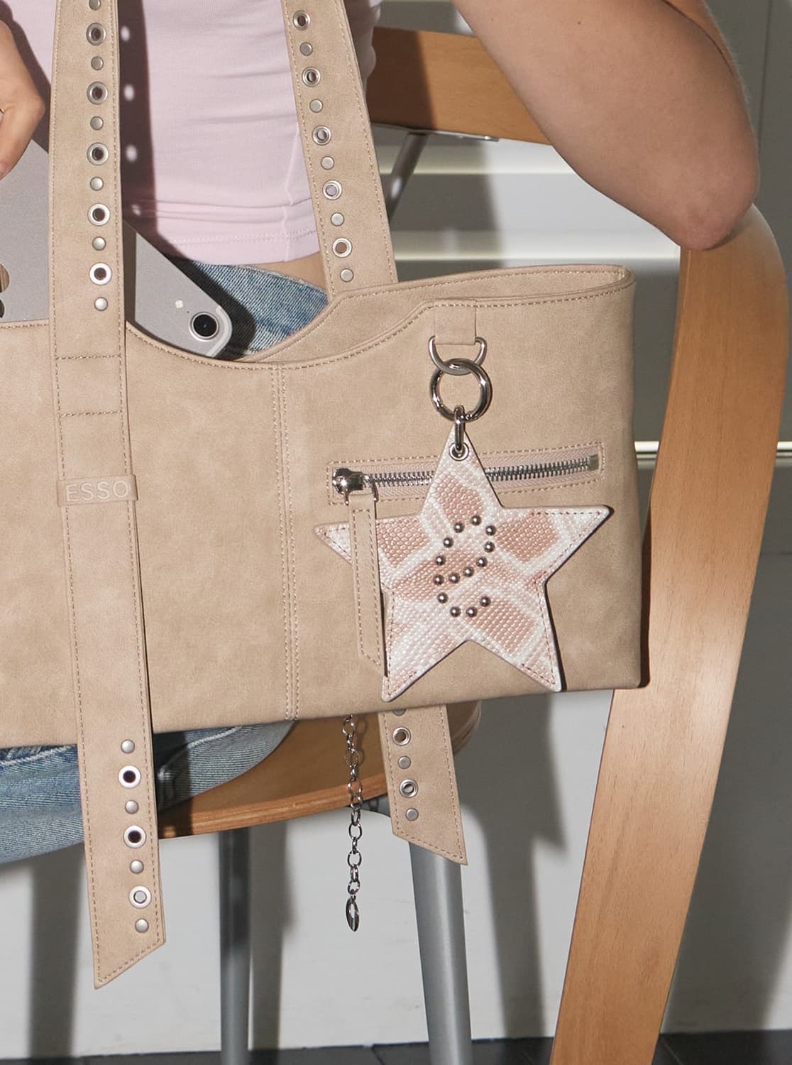 Esso BIG STAR CARD SLOT KEYRING IN BEIGE 상품이미지2