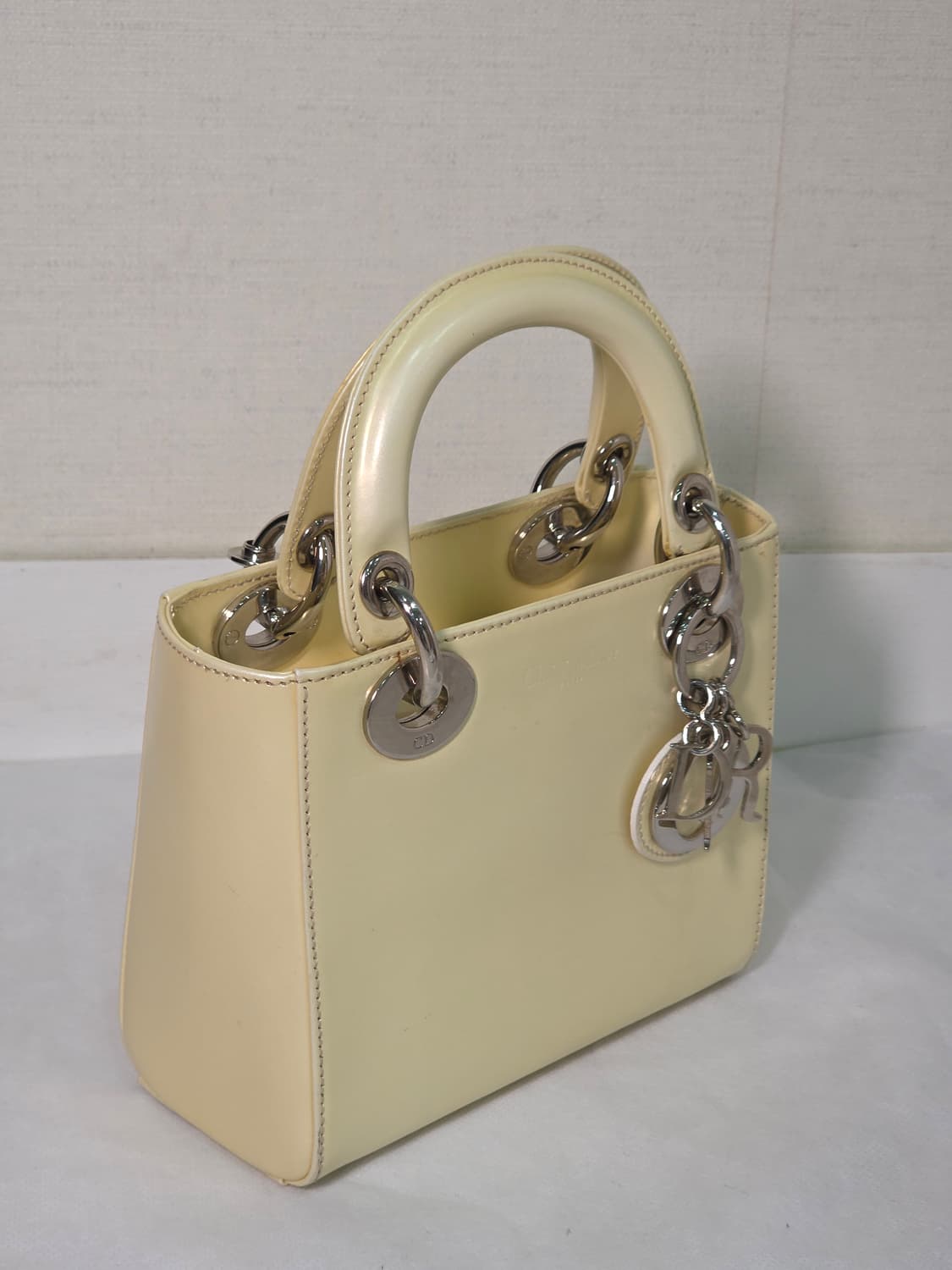 디올 레이디디올 미니 연노랑 애나멜 은장 토트백 상품이미지5