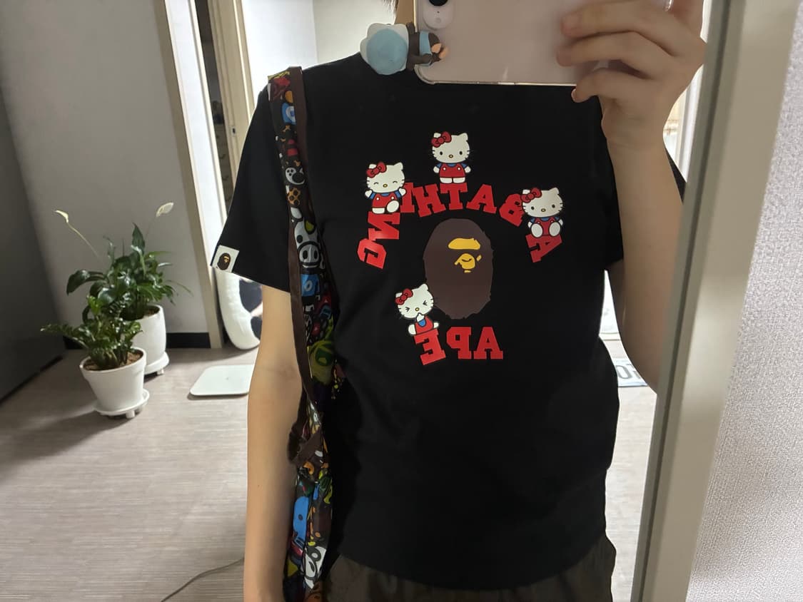급처)베이프 헬로키티 콜라보 콜리지 티셔츠 반팔 산리오 bape 140 상품이미지1
