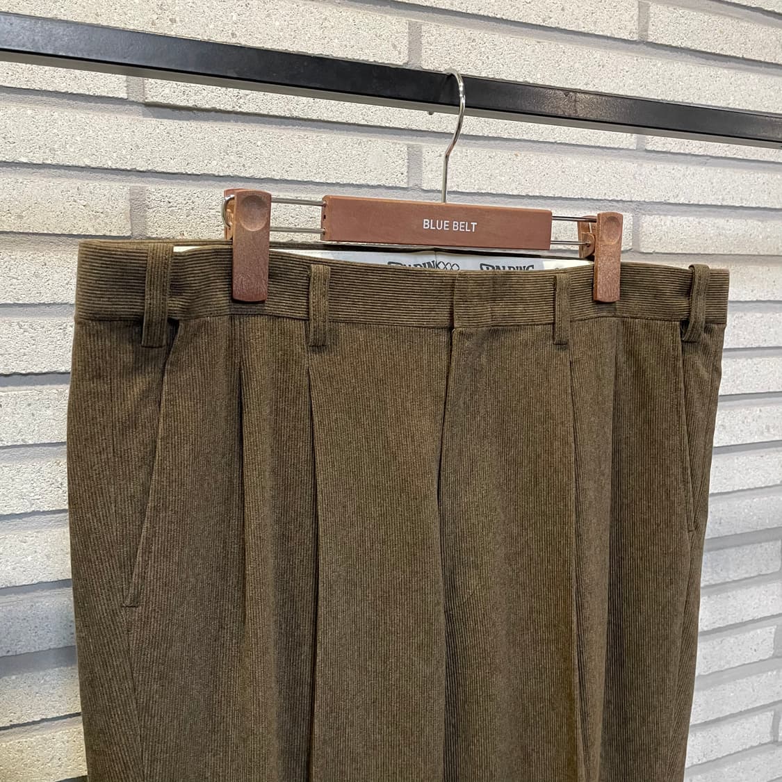 SPALDING 스팔딩 코듀로이 슬랙스 핀턱 디테일 브라운 상품이미지4