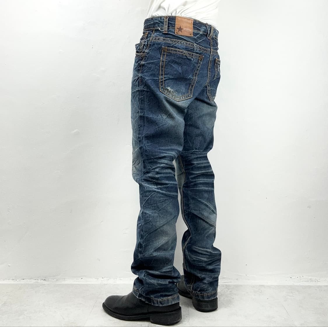 Whisker Wash Straight Denim Jeans  상품이미지3