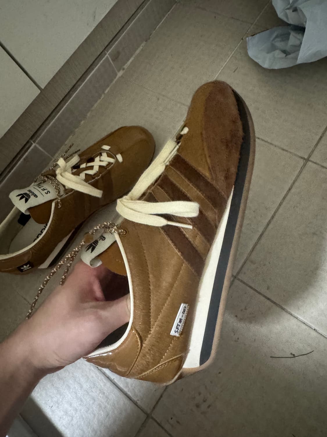 아디다스 x 송 포 더 뮤트 컨트리 OG 275 상품이미지4