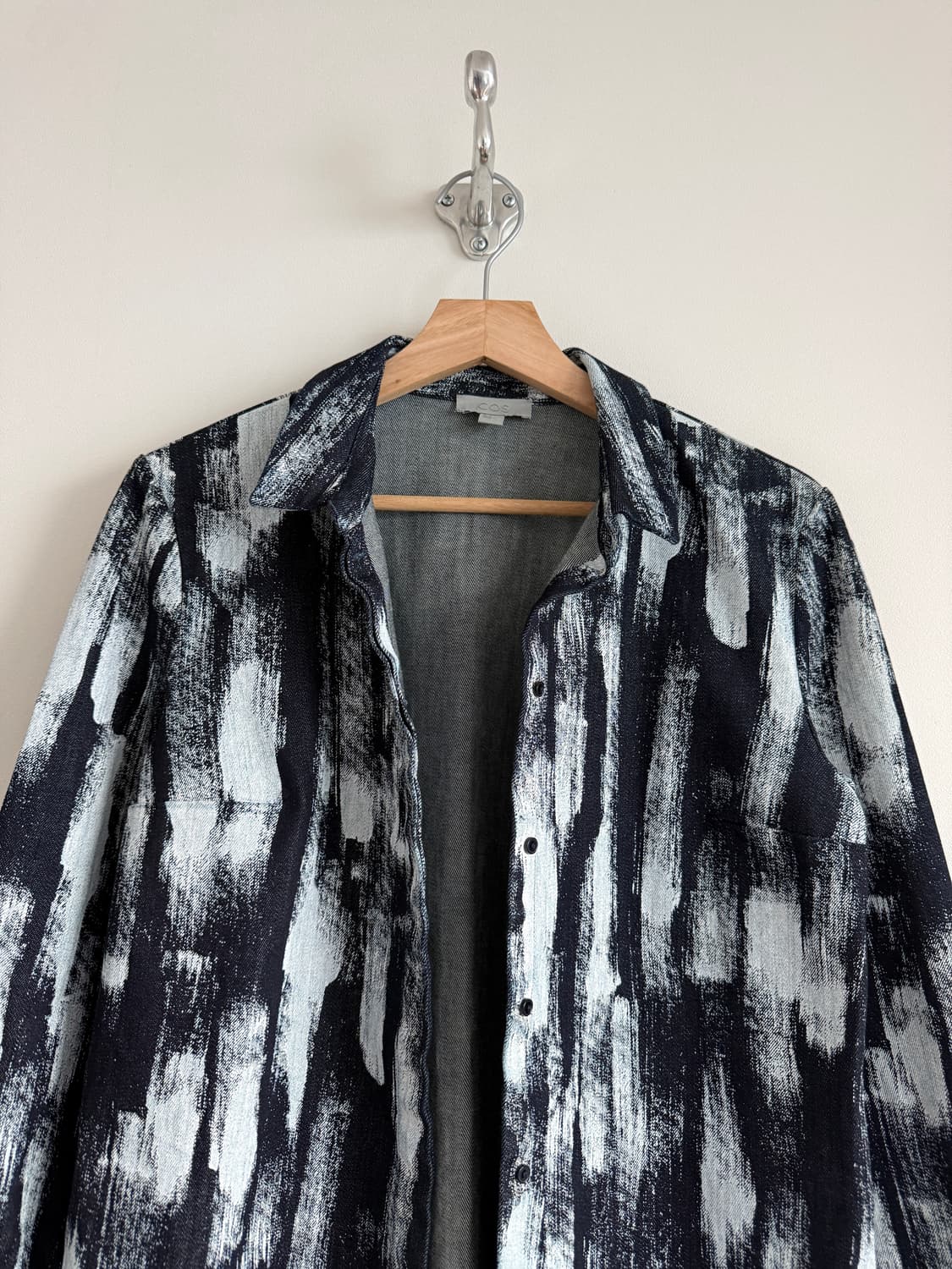 코스(COS) 데님 페인팅 롱 셔츠 상품이미지2