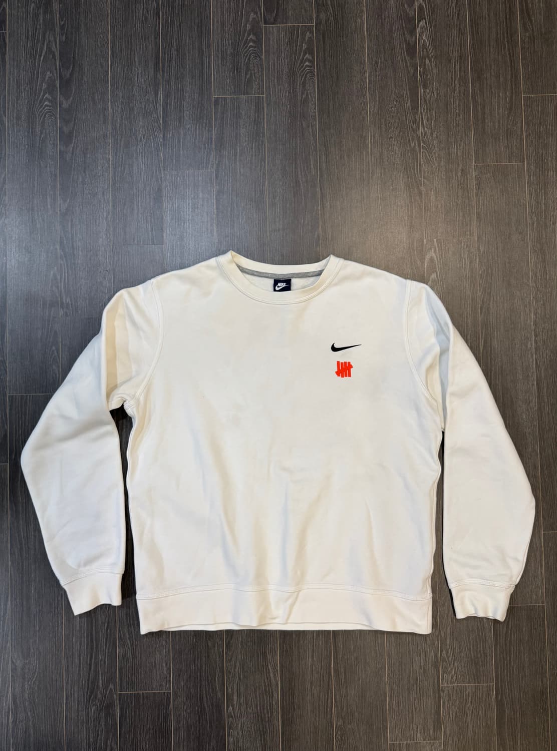 나이키  언디피티드 맨투맨 상품이미지1