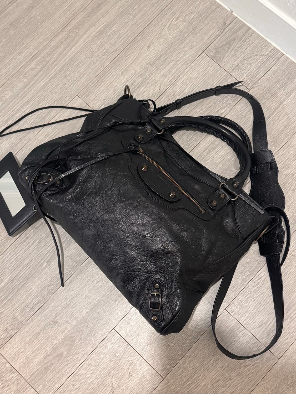 정품 발렌시아가 시티백 미듐 블랙 상태 S급 상품이미지2