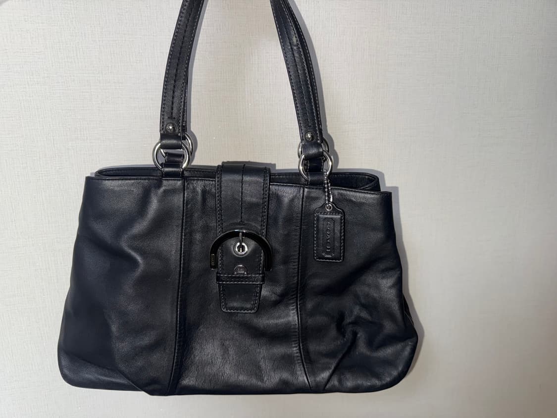 코치 버클 숄더백 블랙 상품이미지4