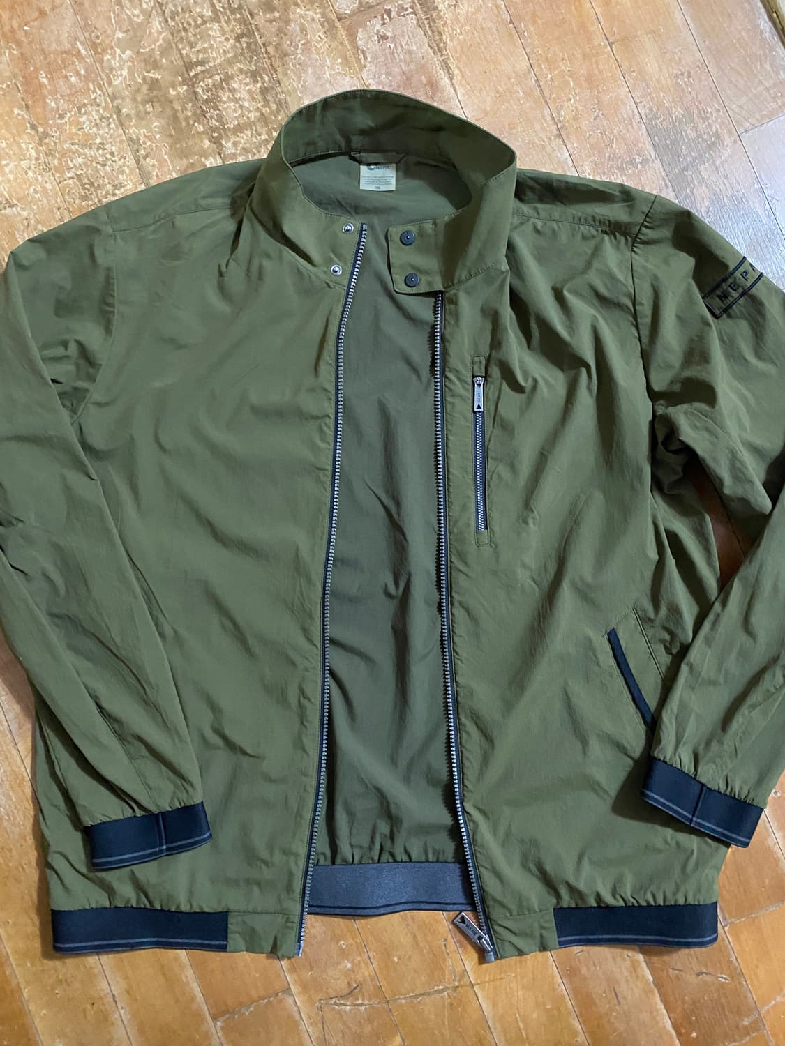네파 남성 올리브그린 바람막이 105 상품이미지1