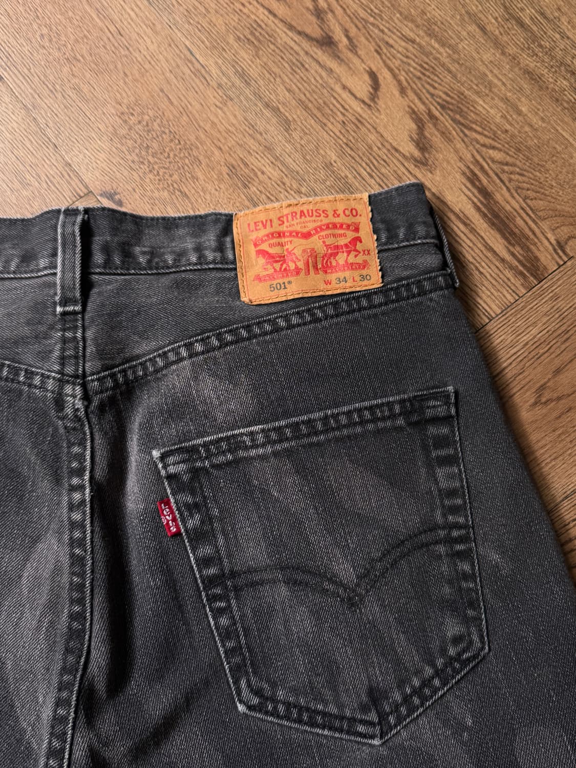 [34]리바이스 501 블리치드 스트레이트핏 흑청 데님 팬츠 상품이미지7