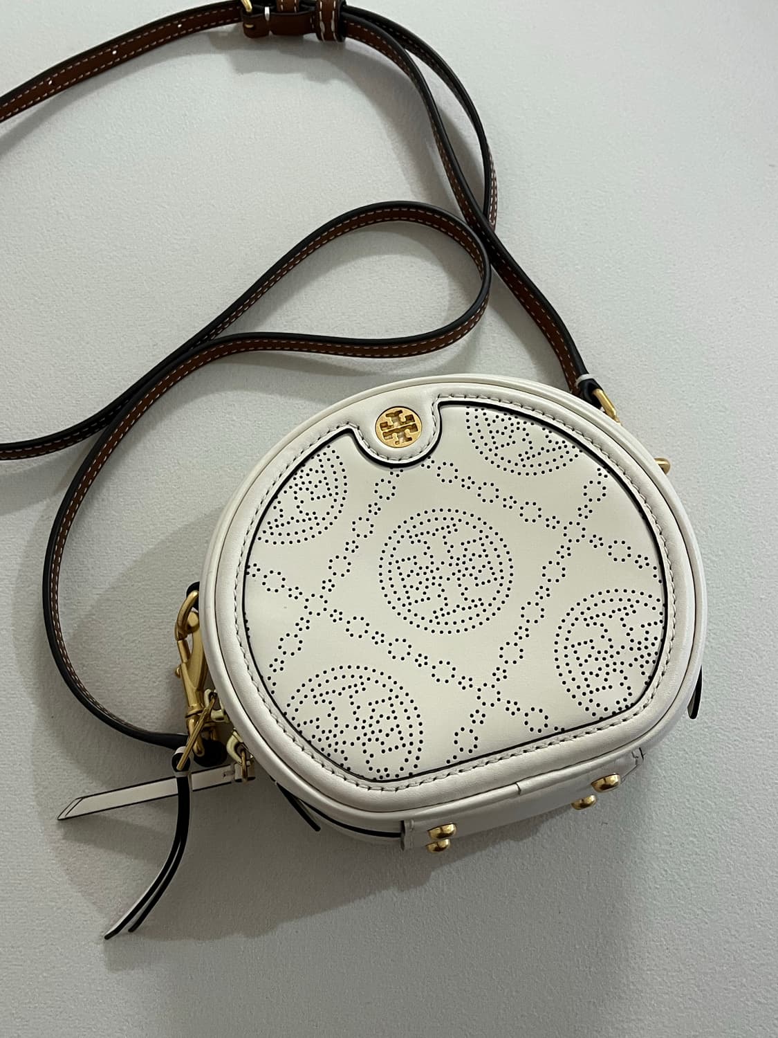 토리버치 아이보리 크로스백(실착용 2회) 상품이미지1