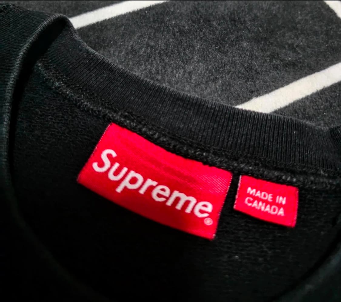 슈프림 월드 페이머 스 레터링 블랙 크루넥 맨투맨 상품이미지4