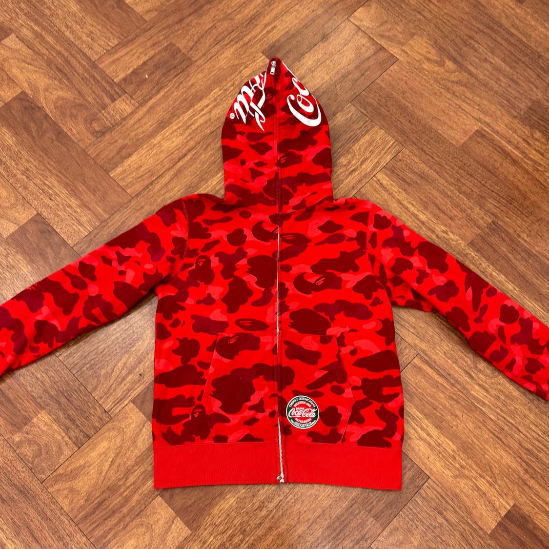 L BAPE 베이프 x 코카콜라 적계 후드 집업  상품이미지2