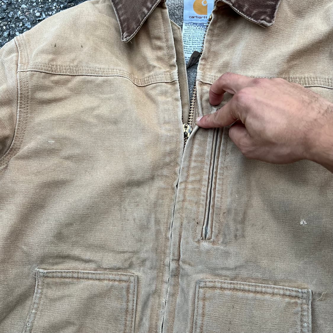 세월이 느껴지는 칼하트 브라운 워크 자켓 상품이미지3