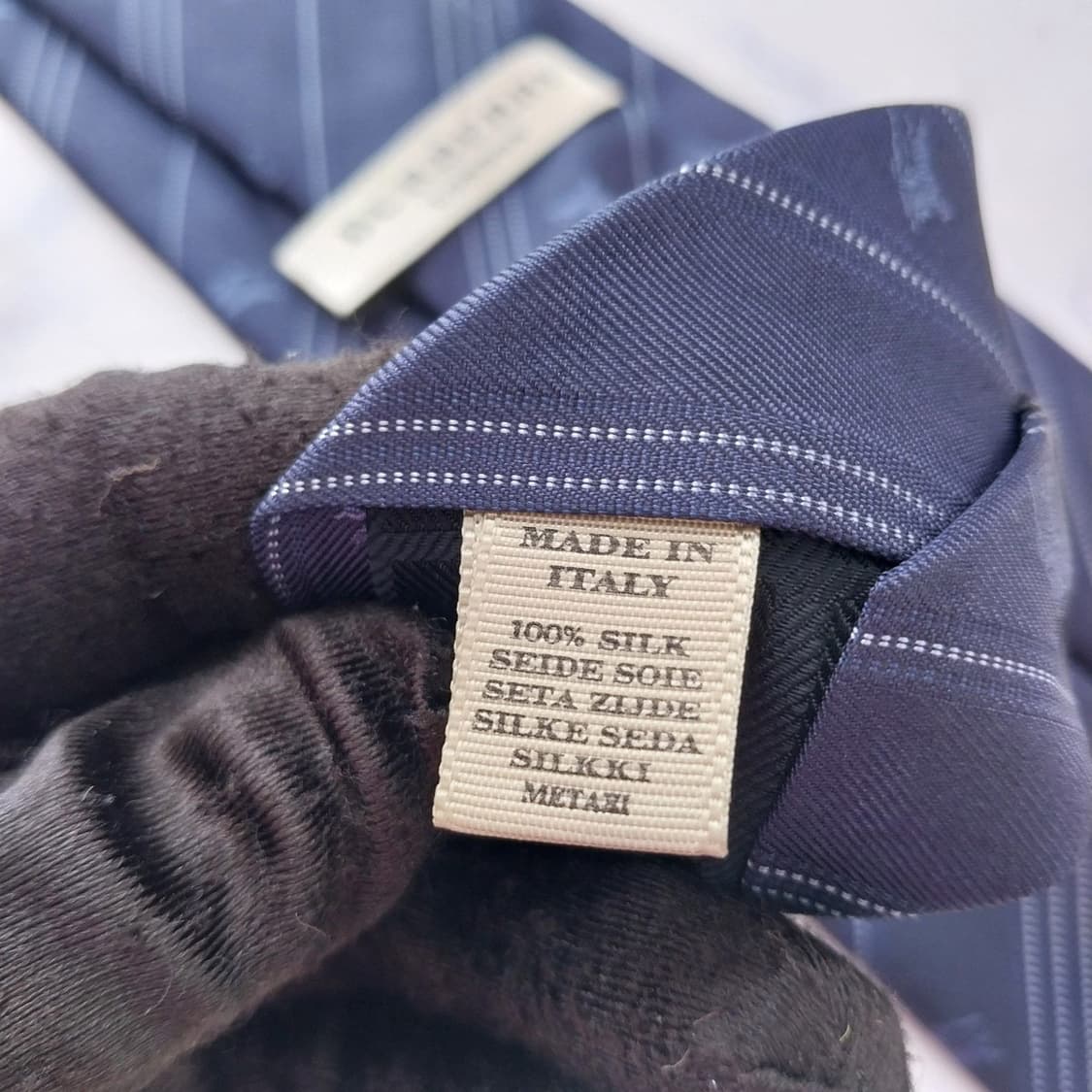 버버리 네이비 기마사 패턴 슬림 넥타이 8cm A+등급 K2553
 상품이미지9