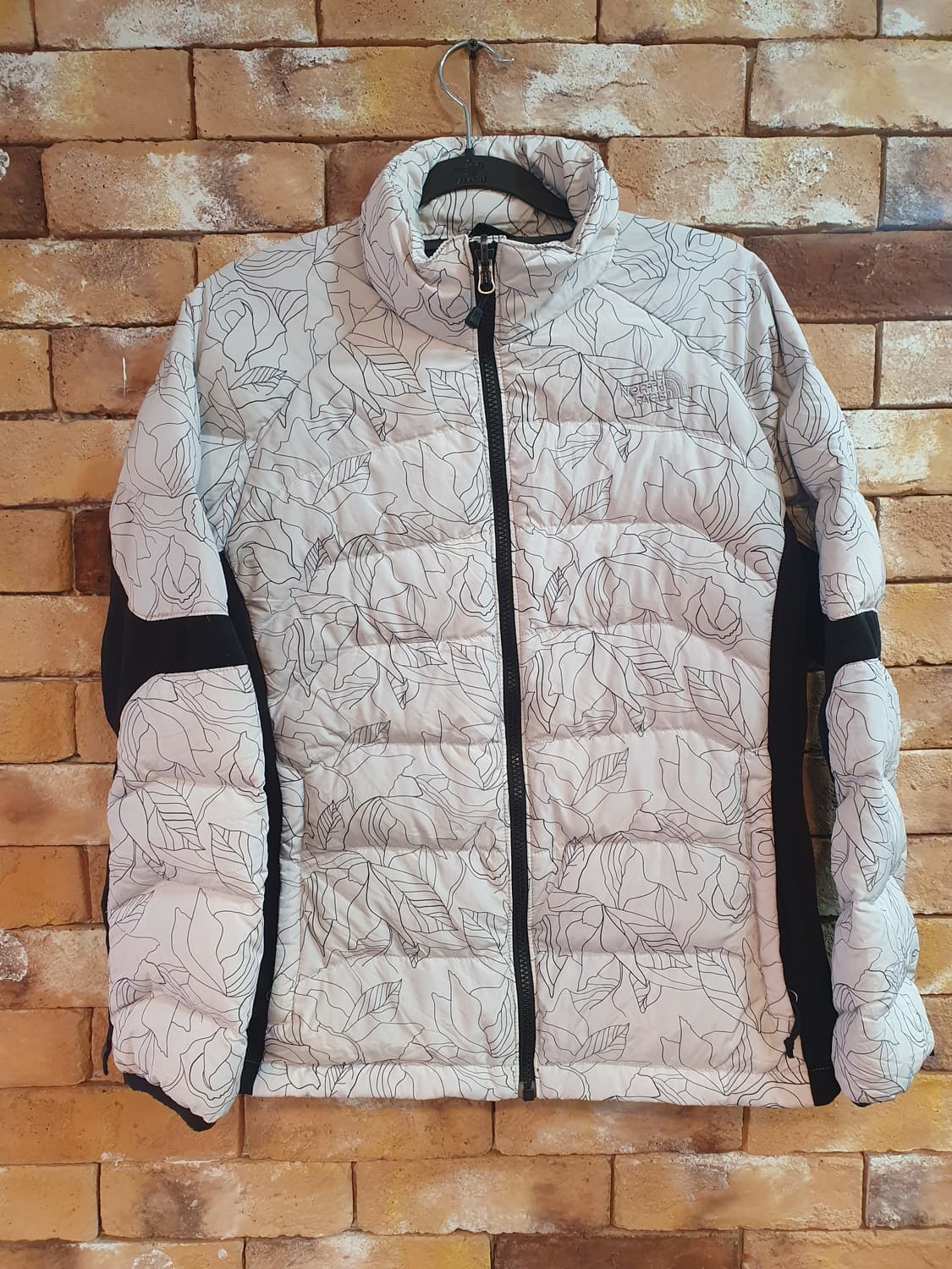 노스페이스 화이트 플라워 패턴 패딩 상품이미지1