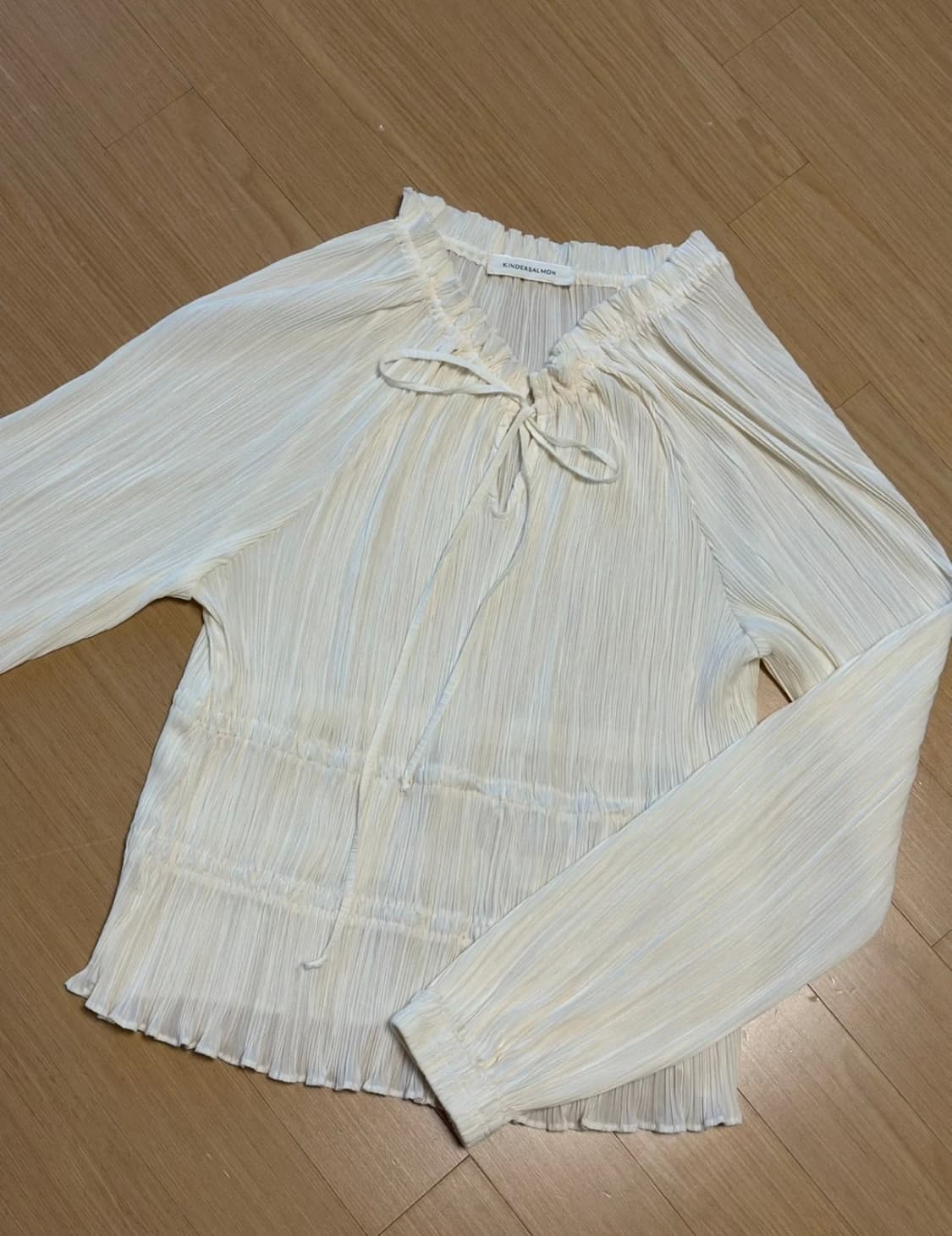 킨더살몬 FW23 Shirring Blouse 셔링 블라우스 상품이미지7