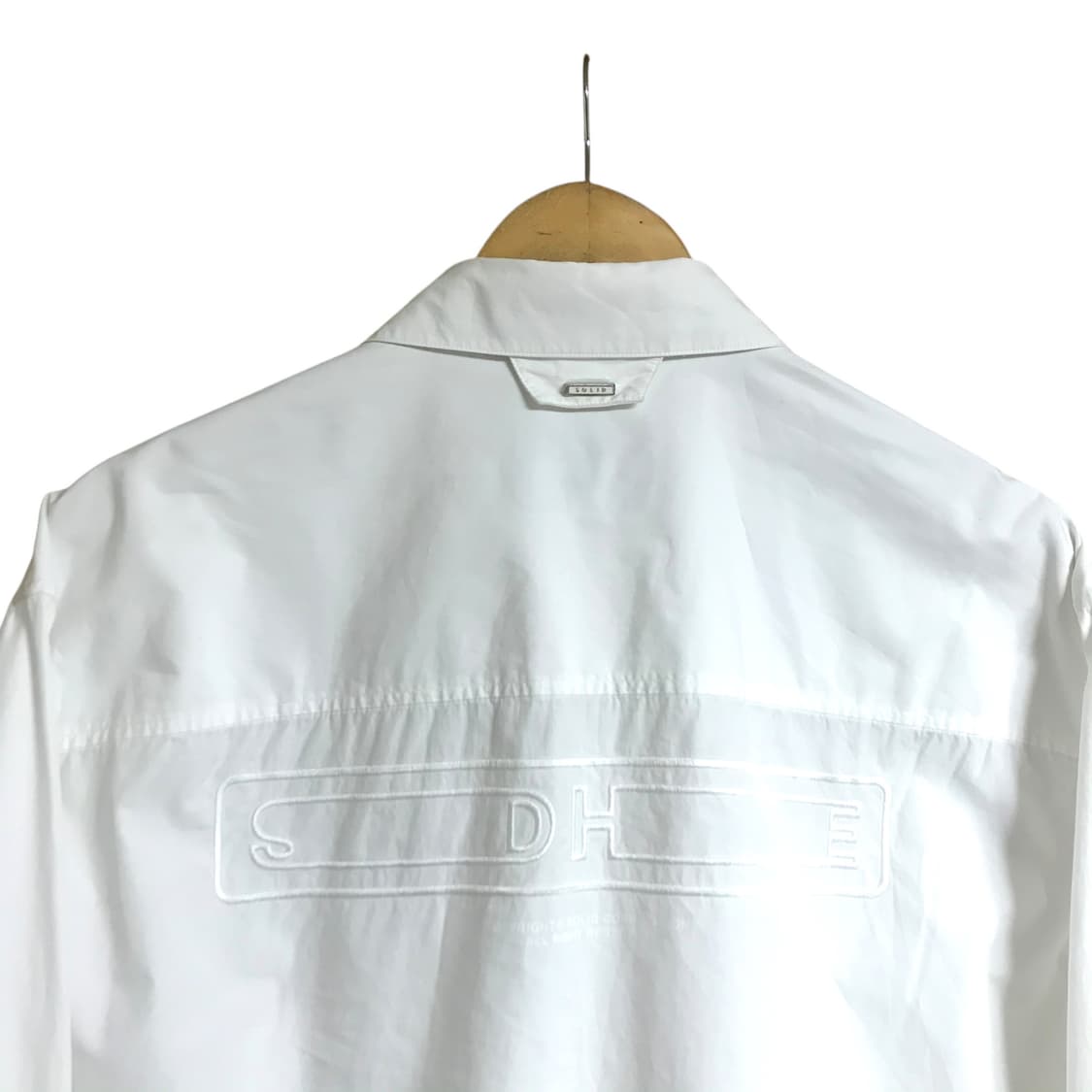 솔리드옴므 백로고 흰색셔츠 실제론 새하얀 흰색입니다 상품이미지2