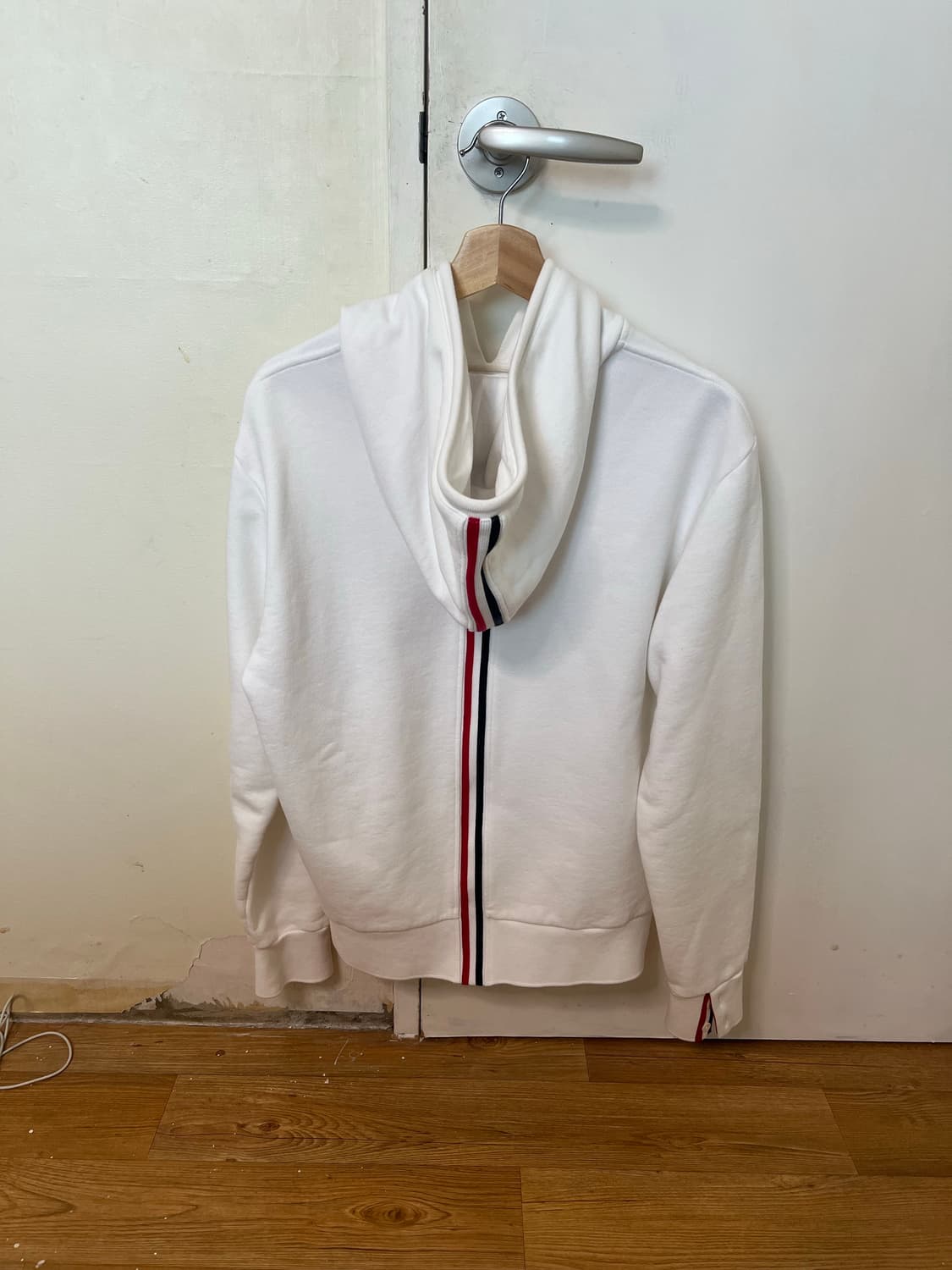 톰브라운 백삼선 후드티 상품이미지2