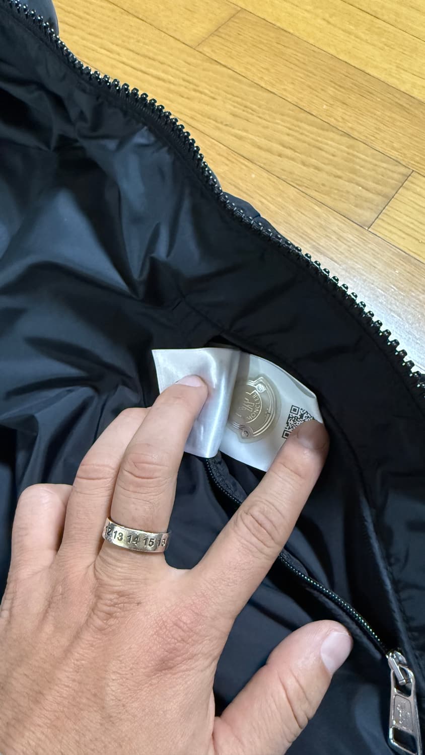 몽클레어 AITON 남성 패딩 블랙 TG 4 상품이미지7