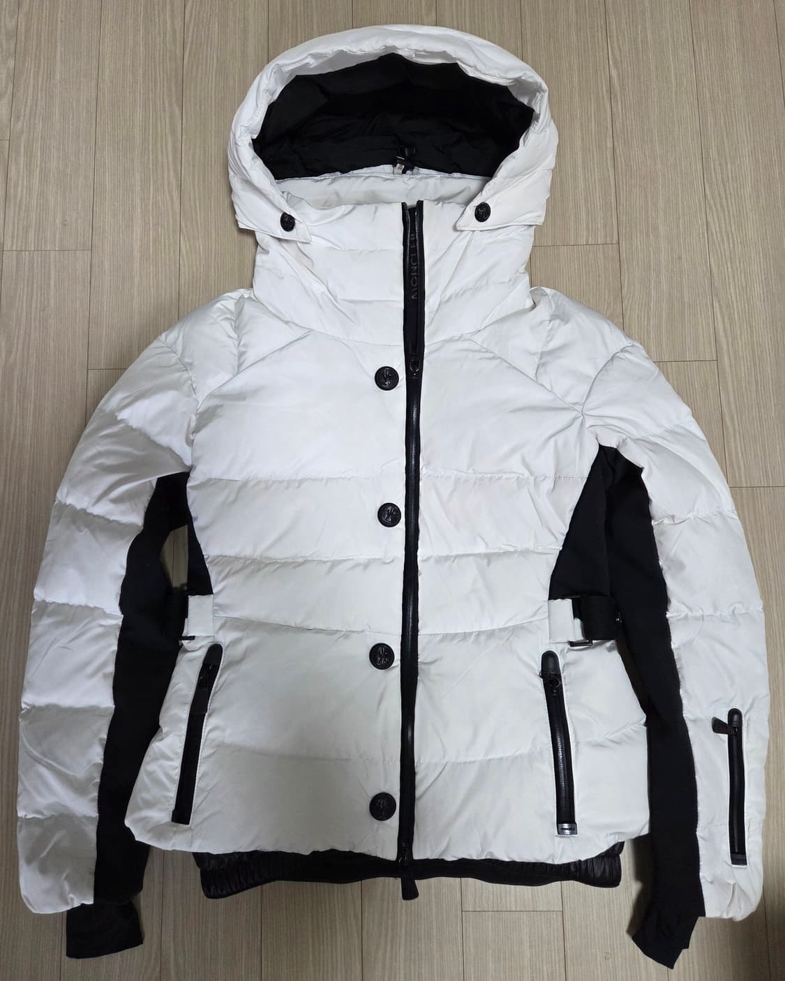 몽클레어 가이안 쇼트 다운 자켓 상품이미지1