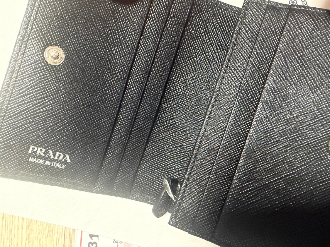 PRADA 프라다 사피아노 트라이앵글 로고 반지갑 상품이미지4