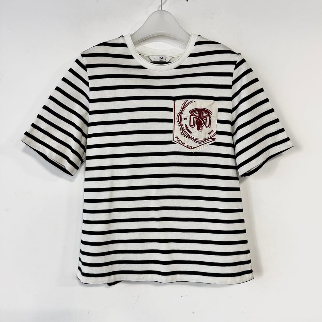 타임 포켓 로고 자수 스트라이프 티셔츠 상품이미지1