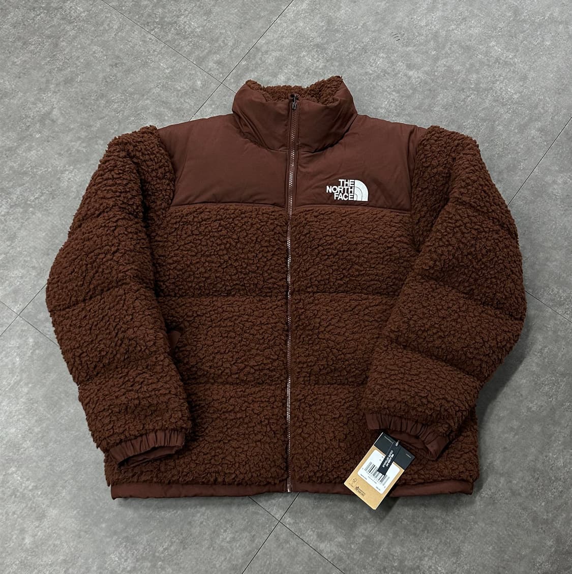 노스페이스 눕시 패딩 다크오크L 판매합니다. 상품이미지1