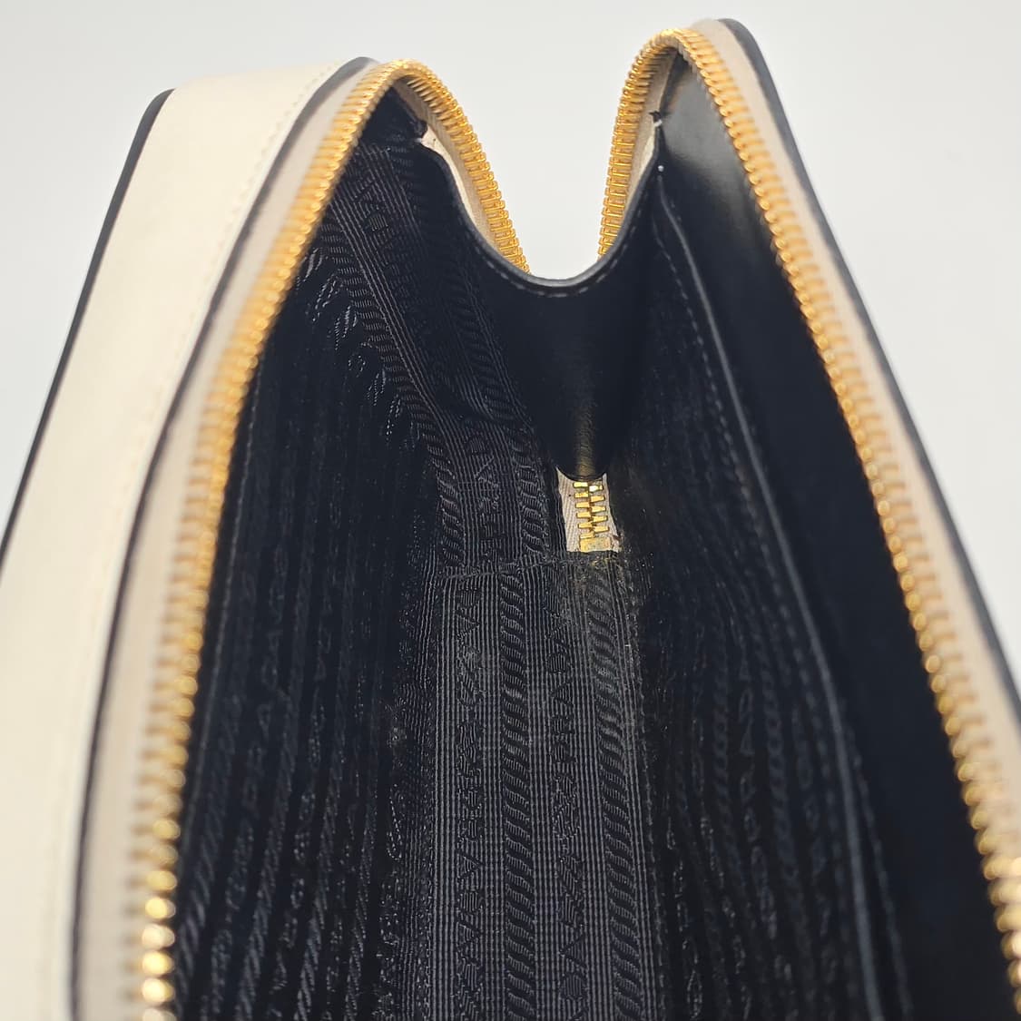 프라다 사피아노 오데뜨 체인 벨트백 상품이미지9