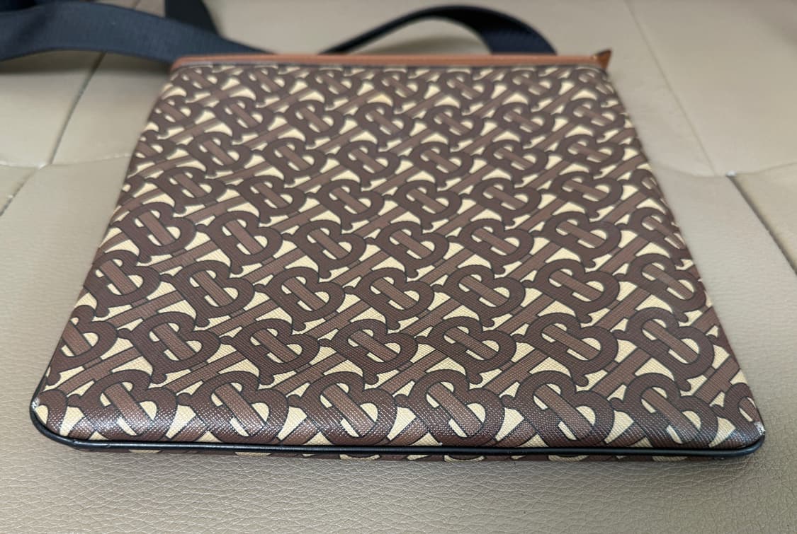 버버리 모노그램 메신저백 크로스백 탄컬러 상품이미지6