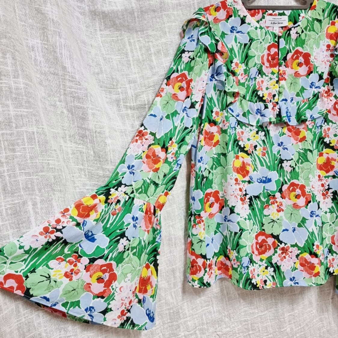 앤아더스토리즈 프릴카라 블라우스 (55) 상태완벽 상품이미지6