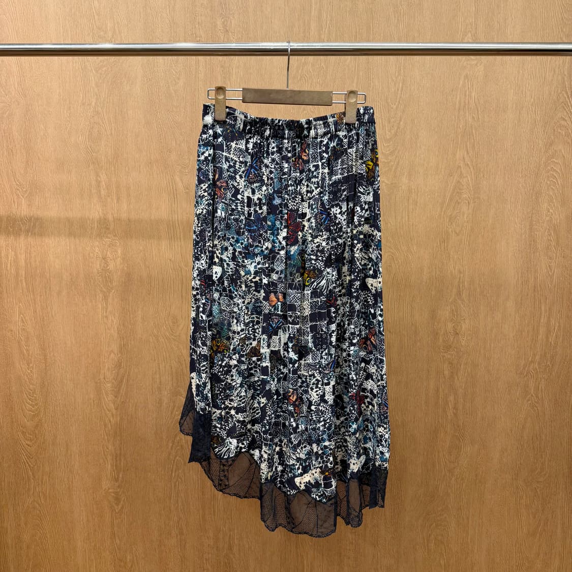 쟈딕 앤 볼테르 플리츠 롱 스커트 레이스 밑단 나비 패턴 디테일 상품이미지2