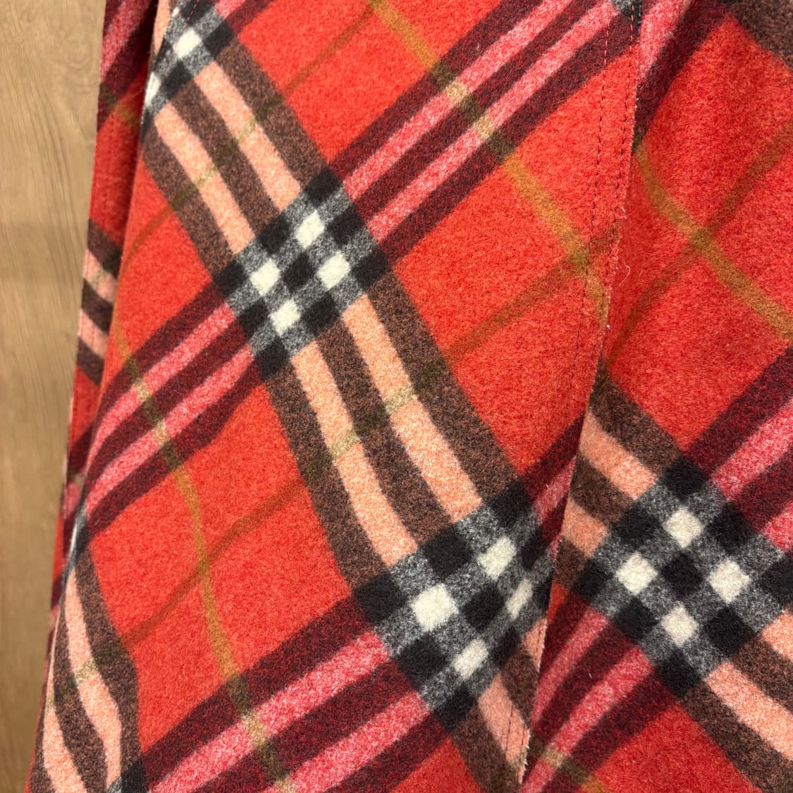 버버리 울 미디 스커트 체크 패턴 박스 플리츠 디테일 A라인 레드 상품이미지6