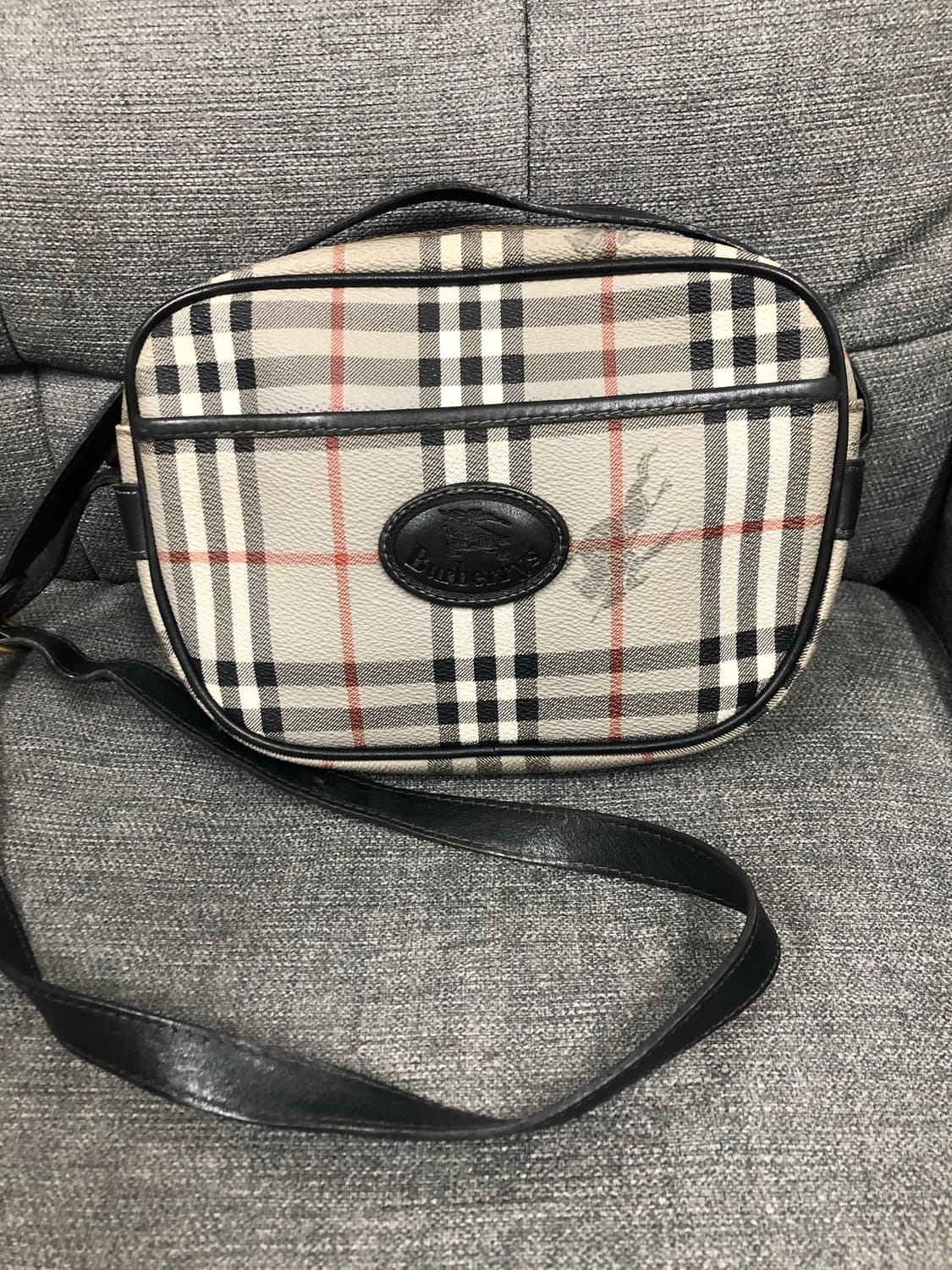 버버리 크로스백 상품이미지1